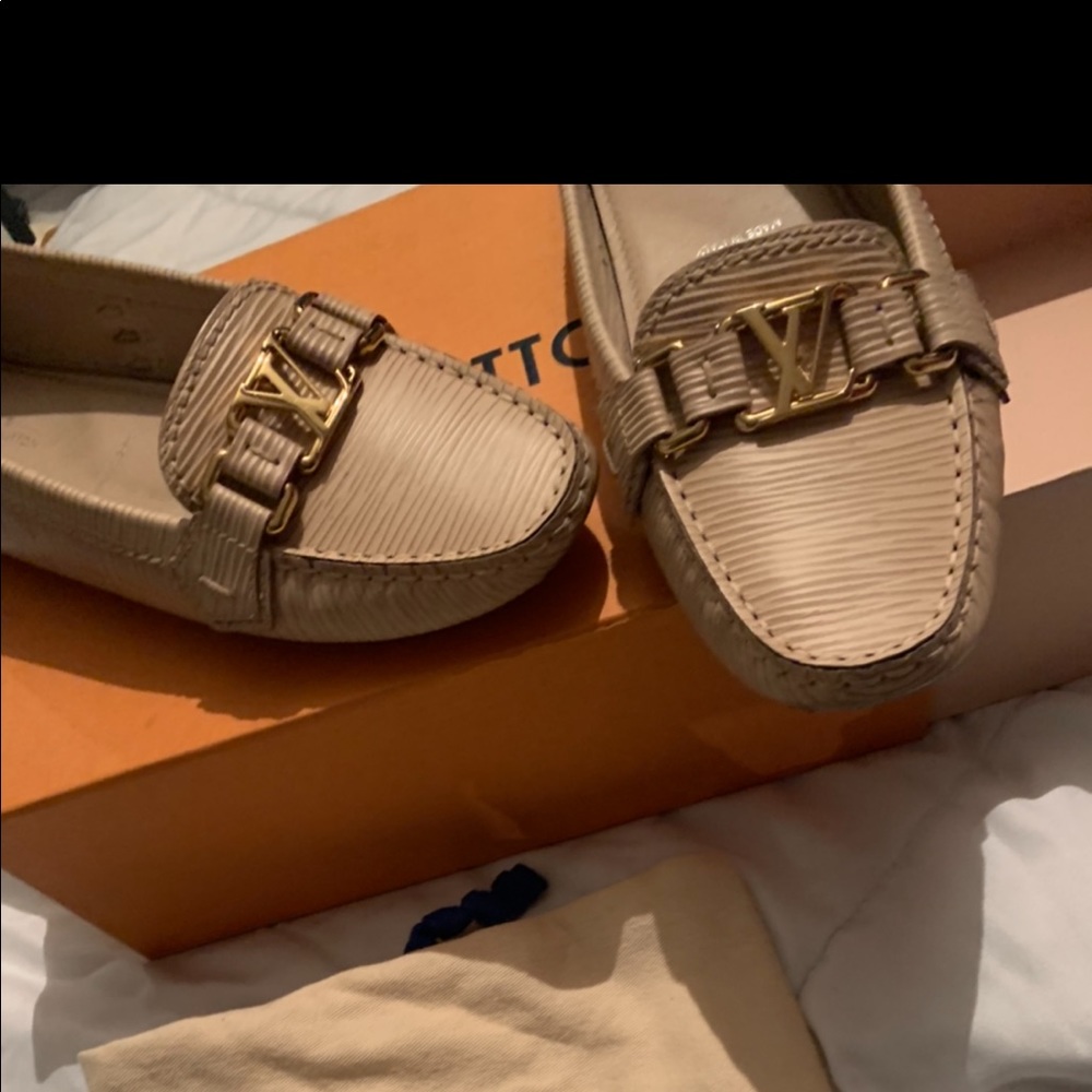 COPY - LIKE NEW Louis Vuitton used 1 time .